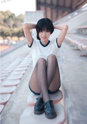 欧美 唯美 清纯 偷拍_720免费观看电视剧